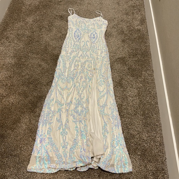 Formal dress - Picture 3 of 7